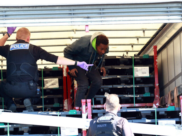 HX9K99-scaled Dommages résultant d’une intrusion de migrants.